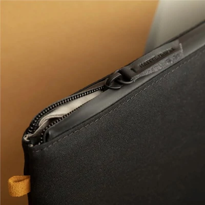 Kép 2/5 - Native Union Stow Lite Sleeve, black - Macbook 16"