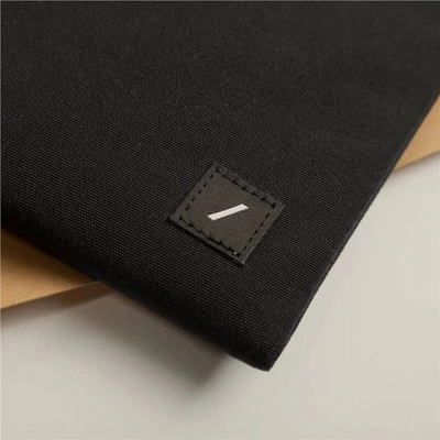 Kép 3/5 - Native Union Stow Lite Sleeve, black - Macbook 16"
