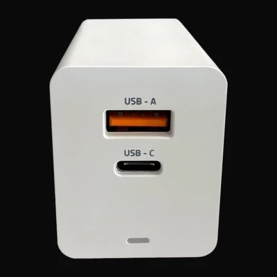 Kép 2/3 - LC Power 65W Wall Charger White