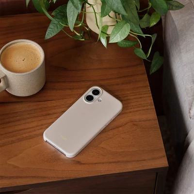 Kép 2/3 - Beats iPhone 17 Case with MagSafe and Camera Control — Lime Stone