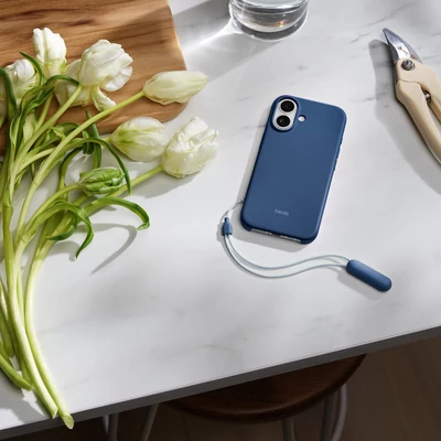 Kép 3/4 - Beats iPhone 17 Kickstand Case with MagSafe and Camera Control - Bedrock Blue