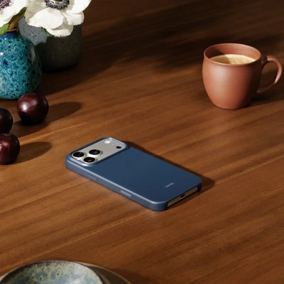 Kép 2/3 - Beats iPhone 17 Pro Max Case with MagSafe and Camera Control — Bedrock Blue