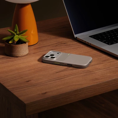 Kép 3/3 - Beats iPhone 17 Pro Rugged Case with MagSafe and Camera Control – Alpine Gray