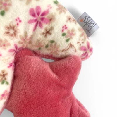 Kép 8/8 - Zenélõ bébi játék, plüss csillag, csörgõ, akasztóval, 2 szín, 22 cm
