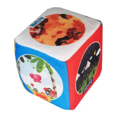 Kép 2/3 - Bébi csörgõs, kocka, textil, évszakos 7x7 cm zacsk.