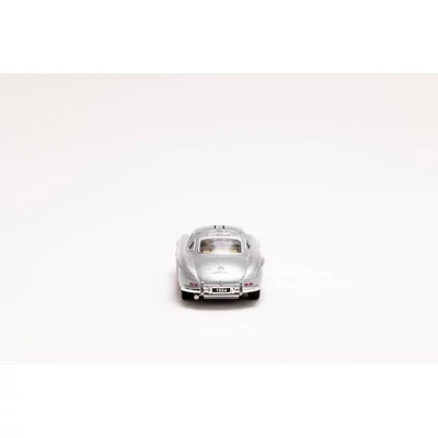 Kép 9/21 - Kinsmart Mercedes-Benz 300SL Coupe 1954 fém autó nyitható ajtókkal 1:36 (többféle)