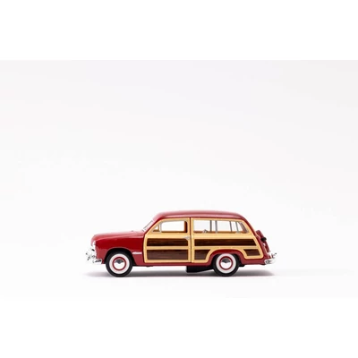 Kép 13/21 - Kinsmart Ford Woody Wagon 1949 fém autó nyitható ajtókkal 1:40 (többféle)