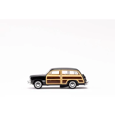 Kép 18/21 - Kinsmart Ford Woody Wagon 1949 fém autó nyitható ajtókkal 1:40 (többféle)