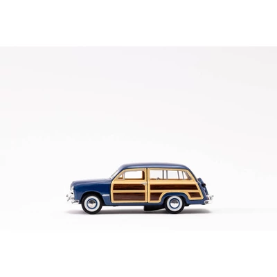 Kép 3/21 - Kinsmart Ford Woody Wagon 1949 fém autó nyitható ajtókkal 1:40 (többféle)