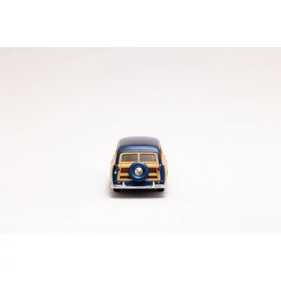 Kép 4/21 - Kinsmart Ford Woody Wagon 1949 fém autó nyitható ajtókkal 1:40 (többféle)