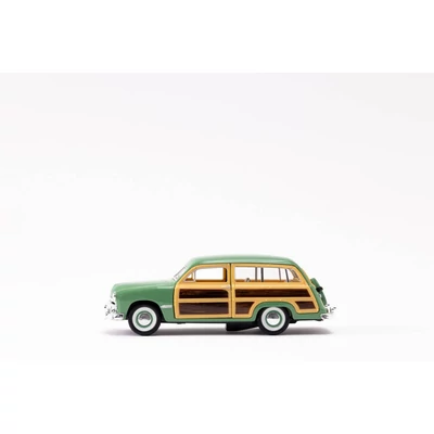 Kép 8/21 - Kinsmart Ford Woody Wagon 1949 fém autó nyitható ajtókkal 1:40 (többféle)