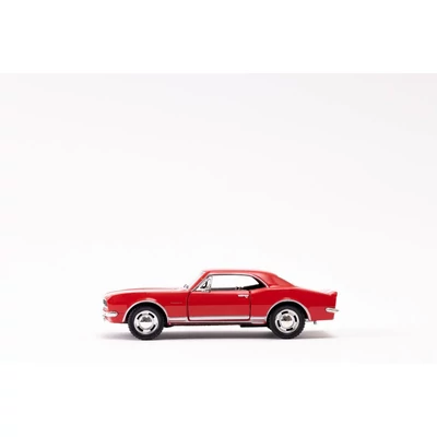 Kép 18/21 - Kinsmart Chevrolet Camaro Z/28 1967 fém autó nyitható ajtókkal 1:37 (többféle)